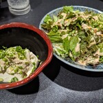 完全個室とかに料理 大門浜松町邸 - 蟹みその冷奴と彩り野菜の和風サラダでございます