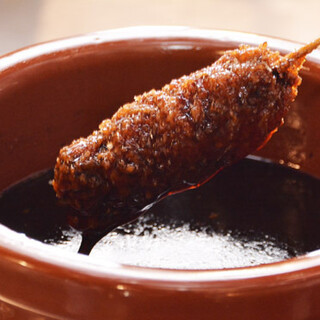 毎日店内で仕込む、揚げたての串カツ