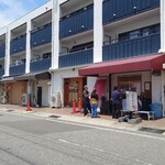 あずみの庵 - １２時過ぎ　お客さん並んでます