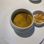 フランス料理 ル・クール - ザリガニのビスク　カレー味のクルトンで味チェン