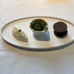 フランス料理 ル・クール - アミューズ3種　鹿の腸詰、つぶ貝ニンニク、タラとじゃがいも