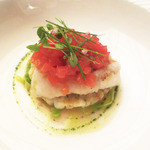 徳島県産鱧のグリエと北海道産ボタン海老　フレッシュフルーツトマトのヴィネグレット