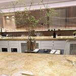 entre nous - コの字型の優雅なカウンター