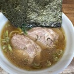 湘南ねぎ家 - ラーメン：並＋チャーシュー（荒々しく見えるけど繊細なスープ）