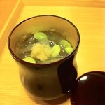 三友居 - 吸物　枝豆と赤ずいきの葛仕立て