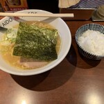楓 - 塩ラーメン（790円）餃子セット（200円）これに餃子がつきます。