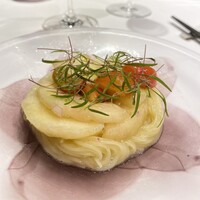 ラ ペ - さくらんぼと桃　カッペリーニ　新生姜を使ったソース　バジルオイル　マイクロディル