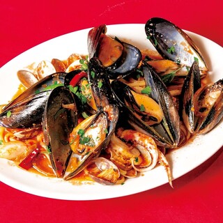 南イタリア港町のペスカトーレリングイネ