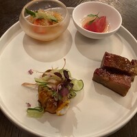 THE CONDER HOUSE - 前菜盛り合わせ、フルーツトマトとチャーシュー美味しい