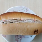 華まる笑店 あずまや - コッペパン・ごぼうサラダ(税込￥260)画像①