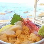 みはらし荘 - 積丹の透き通る海を眺めながらテラスで海鮮丼！風も心地よい〜 最高！