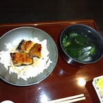 与し田 - 小うな丼と肝吸いです。これだけ食べてもうなぎはやっぱりうまーい