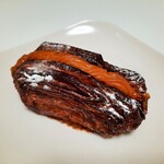 ブーランジュリー パリゴ - まったりビターな大人のキャラメルクリームを、パリパリ香ばしく分厚いデニッシュでサンド♪キャラメルクリームのデニッシュ270円