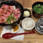 北海道キッチン YOSHIMI - 牛トロとローストビーフ丼