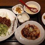 菜福楼 135餃子酒場 - ジャージャー麺+よだれ鶏 1000円