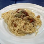 トラットリア・イタリア - アサリと小柱、ドライトマトのガーリックオイルソーススパゲッティ