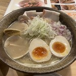 笑う門には福喜多る - 豚骨はまぐりそば￥935 味玉￥99接写