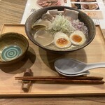 笑う門には福喜多る - 豚骨はまぐりそば￥935 味玉￥99