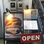 BOSSA BURGER - 階段の前には看板とメニューが！！