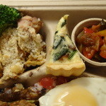 KITCHEN TSUNAGU - 鳥のパン粉焼きにキッシュとカポナータ