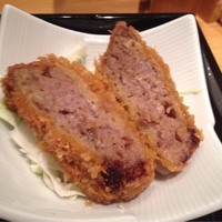 赤坂 金舌 - 遅得定食（1000円）のメンチカツ