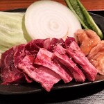 焼肉だるま - ハラミ、カルビ、ホルモンと野菜