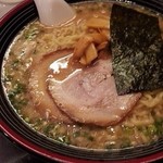 屯ちん亭 - 東京豚骨ラーメン大盛650円