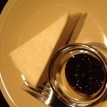 葵倶楽部 - ニューヨークチーズケーキ  自家製ブルーベリーソースが付いていました。