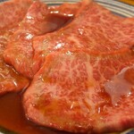 焼肉ホルモン ちゅらロース - 月見上ロース