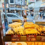 イスズベーカリー - BLTサンド
カリカリベーコンと
フレッシュなレタスと
トマトをサンドしました