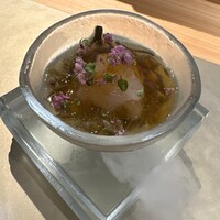 鮨shizuku 西天満 - 秋田のジュンサイ　泉州茄子　白海老の昆布締め　白海老パウダー　お出汁のジュレ　穂紫蘇