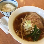 中華そば 呵呵 - 醤油ラーメン750円とライス80円