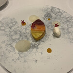 La Vallee d'Or - 人参のムース！右の燻製チーズもすっごく美味しかったです。