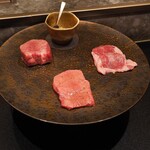 西麻布 焼肉 X - 但馬牛タン薄切り、レモン塩、但馬牛タンシタ、但馬牛タン厚切り