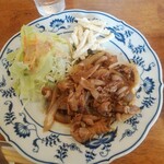 ゴールド - 日替ランチ（豚のしょうが焼き、サラダ、マカロニサラダ）