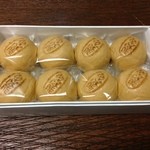 あさば - お土産の温泉まんじゅう（1箱1000円）