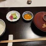 御宿 竹林亭 - 御飯(佐賀産コシヒカリ、香物、烏骨鶏黄身の醤油漬、赤出汁)