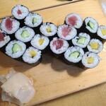 や台ずし - お得巻物3色