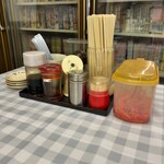 ラーメン繊月 - 卓上