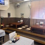 ラーメン繊月 - ないから　小上がりテーブル