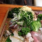 恵比須丸 - かつおはタップリの薬味と一緒に頂きます。