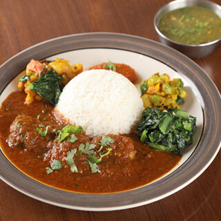 Mix and enjoy ♪ Enjoy Nepal's classic home-cooked dish [Dal Bhat]