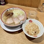 中華そば専門 田中そば店 - 中華そば850円、特製肉めし小200円