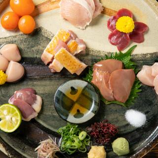 We also offer extremely fresh sashimi made with domestically ground chicken!