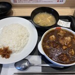 松屋 - ごろごろ煮込みチキンカレー　アプリで630円