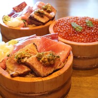 焼うお いし川 名古屋 - 1番手前が鮪丼スペシャル