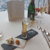 オーベルジュ・ド・リル ナゴヤ - 口取りは特に右端のコーンの料理が美味しかったです。