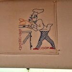 チーズケーキと彩りカレー Luna piena - 壁をオシャレに。