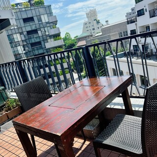 [Ryo] We accept reservations for terrace seats. Drinking beer during the day is especially delicious.