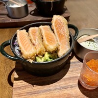 Seafood bar Ermitage 代々木店 - とろサーモンレアカツ丼